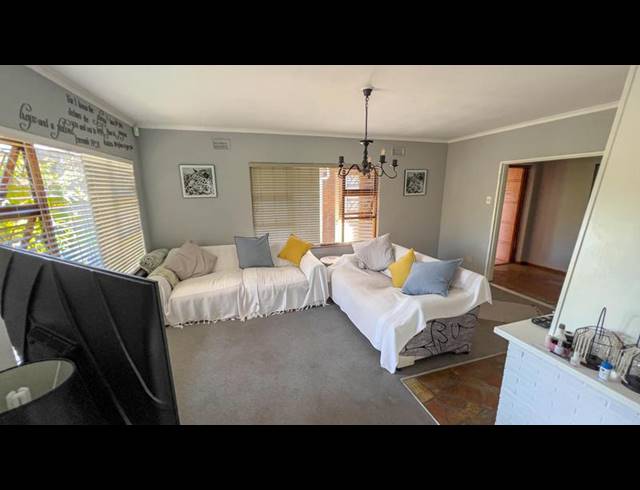 3 BEDROOM HOUSE FOR SALE IN MONTE VISTA